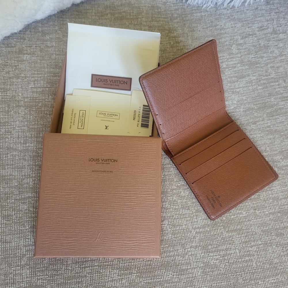 Authentic LOUIS VUITTON Monogram Canvas Leather Card Bifold Wallet